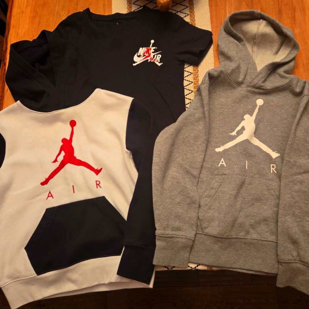 Boys Air Jordan - size small (8-10)